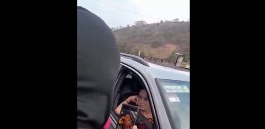 ENCAPUCHADOS detuvieron a SHEINBAUM en la salida a Motozintla en CHIAPAS para hacer un par de peticiones (VIDEO)