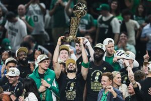 Boston ganó su décimo octavo campeonato en la NBA por cuatro juegos a uno, en la serie final.