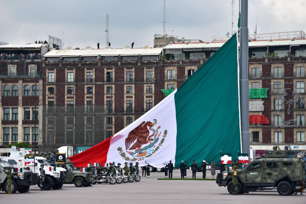 Propone CÁRCEL y MULTA a los artistas que se equivoquen al interpretar el HIMNO NACIONAL